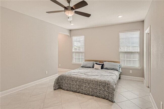Building Photo - 303 White River Dr