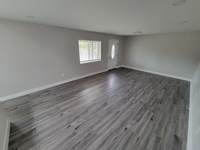 Building Photo - 535 W 15th St