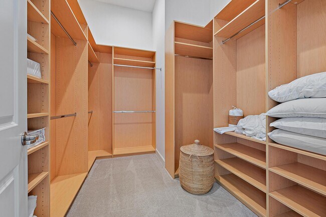 Building Photo - 8270 SE Pennock Trail