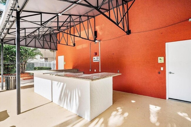 Building Photo - 133 NE 2nd Ave