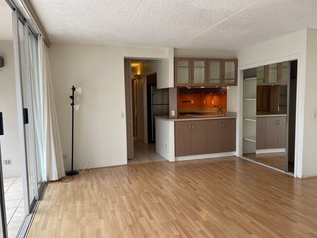 Building Photo - 2 Bedroom 1.5 Bathroom at Keoni Ana Waikik...