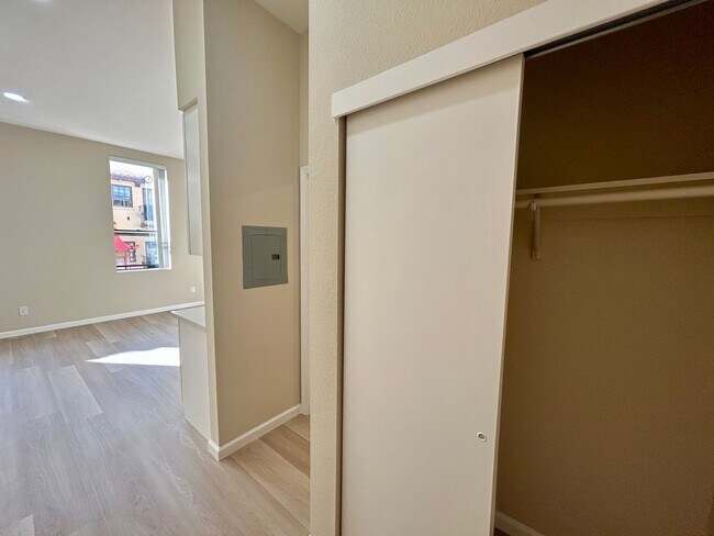 Building Photo - 1012 Grant Ave