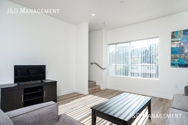 Building Photo - 3333 Reynard Way