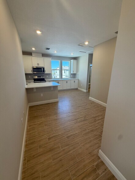 Building Photo - 10259 Pearson Ave