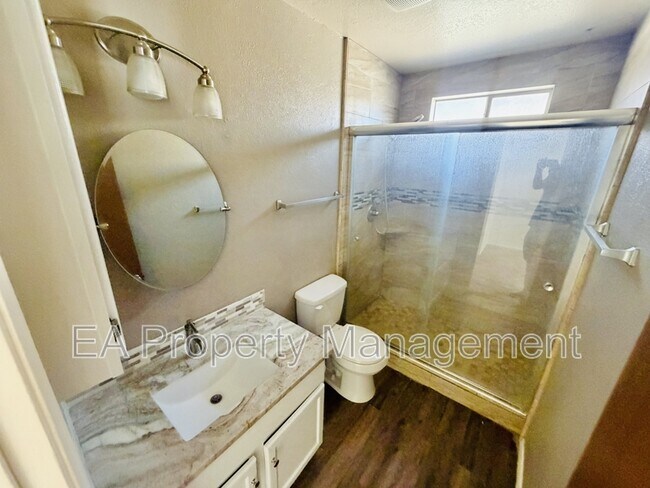 Building Photo - 5300 Overlook Dr NE