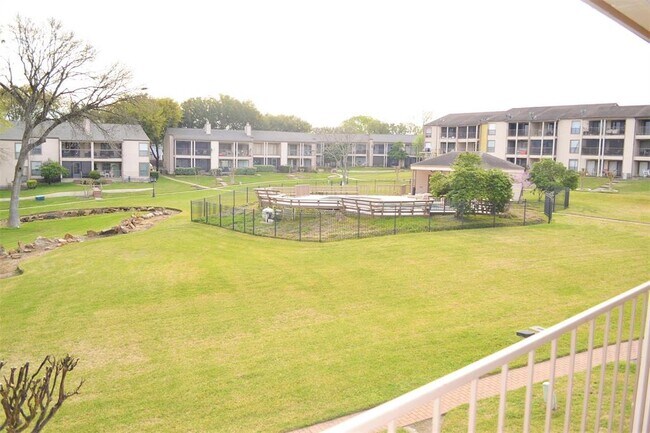 Building Photo - 202 Lakeview Terrace