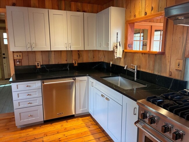 Building Photo - Peaceful Terrebonne Living Near Steelhead Falls, Unbelievable Views!