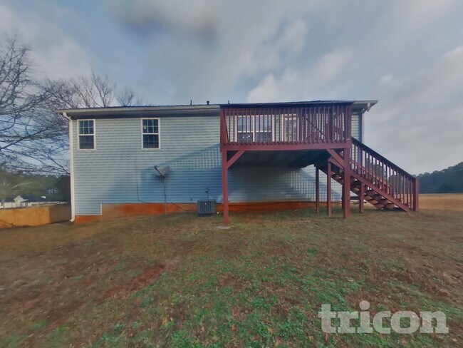 Building Photo - 217 White Pine Ln