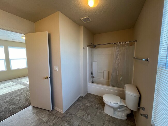 Building Photo - 12873 Alicia St