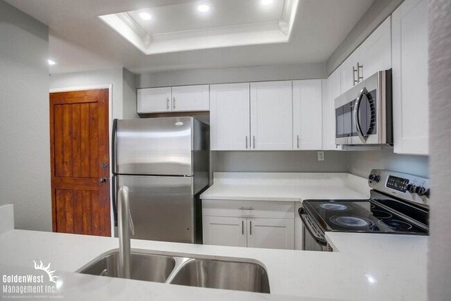 Building Photo - Charming 2Bdm 2Ba Condo in The Venetian Community of La Jolla