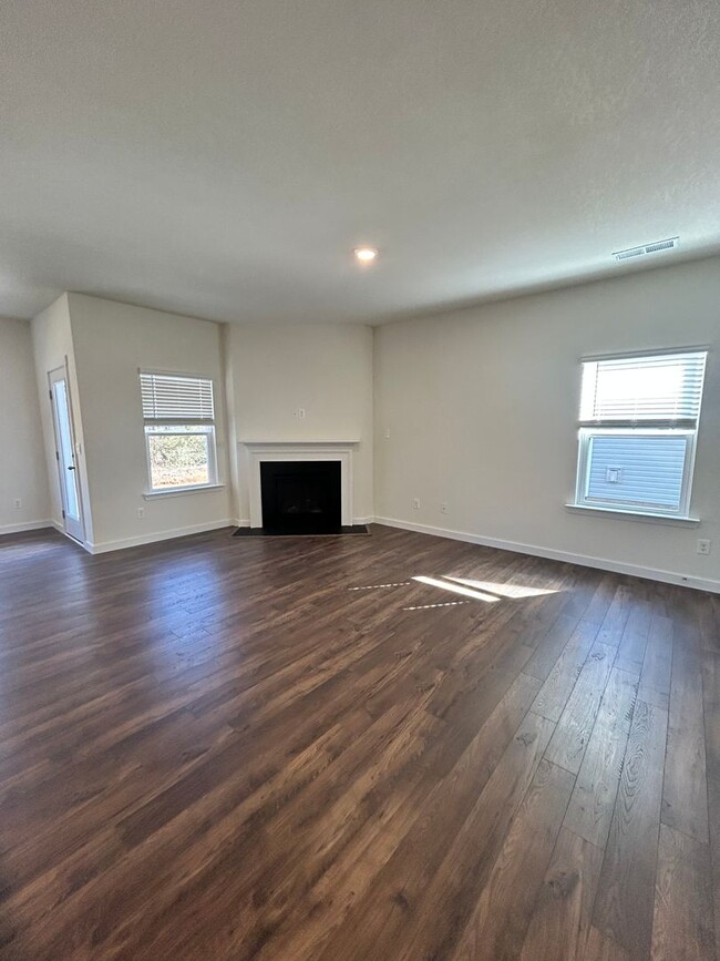 Building Photo - Spacious New Build in Hixson! 5 Beds, 3.5 ...