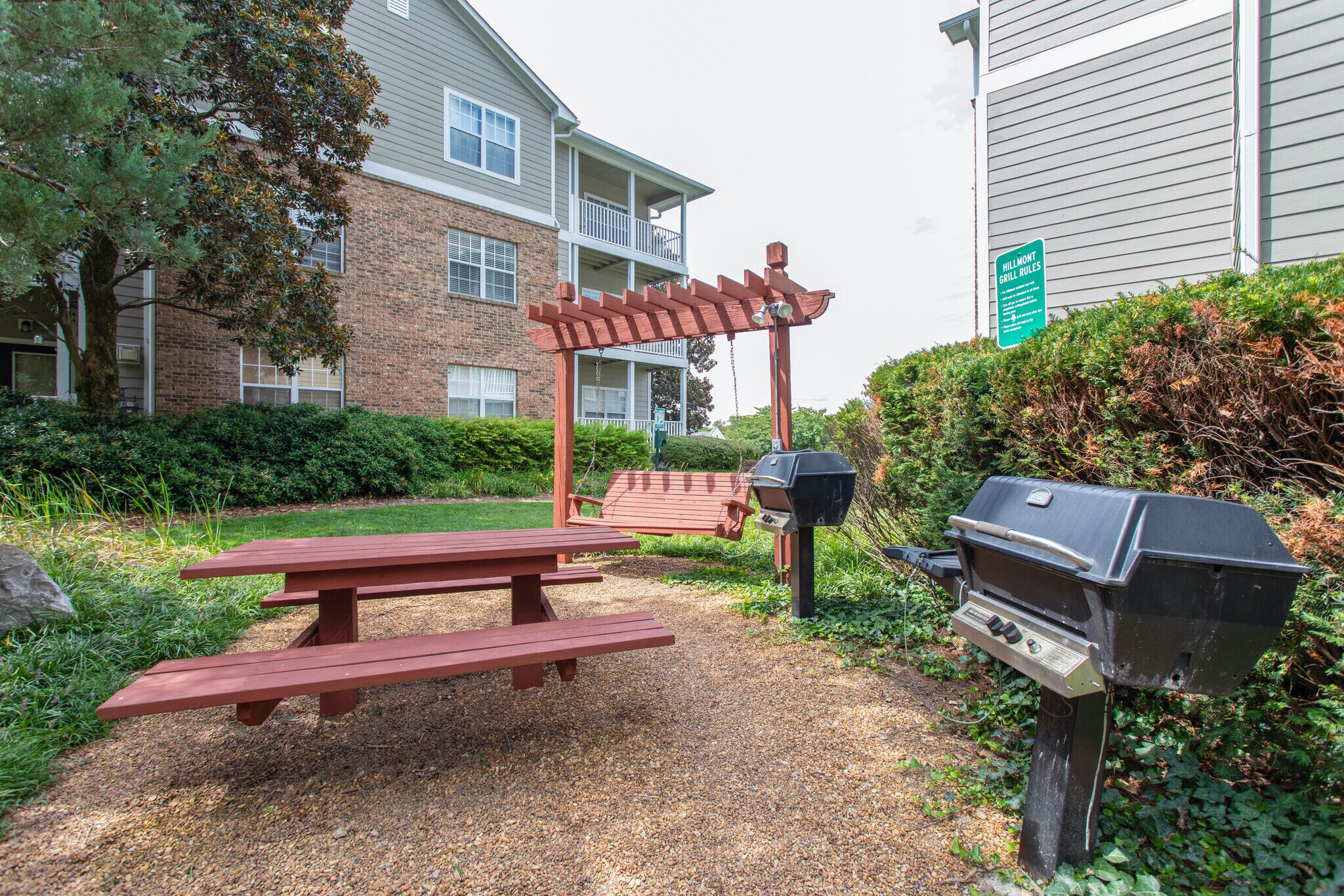 Common Grills - 2025 Woodmont Blvd