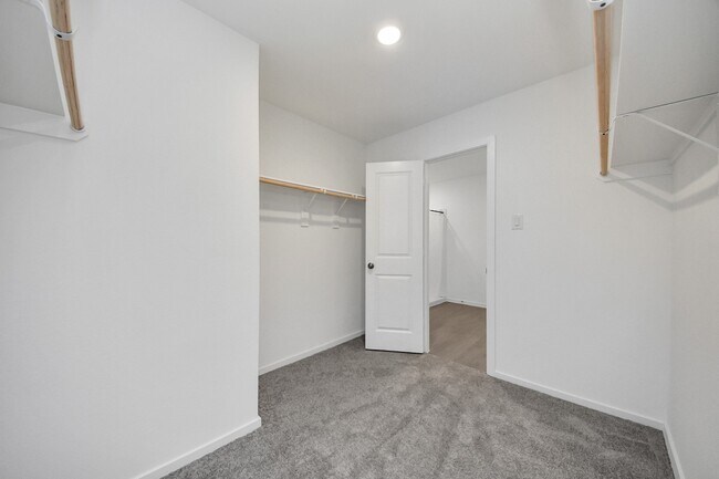 Building Photo - 2523 Night Emerald Dr