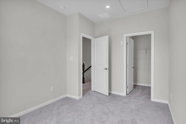 Building Photo - 40 Hamilton Ct