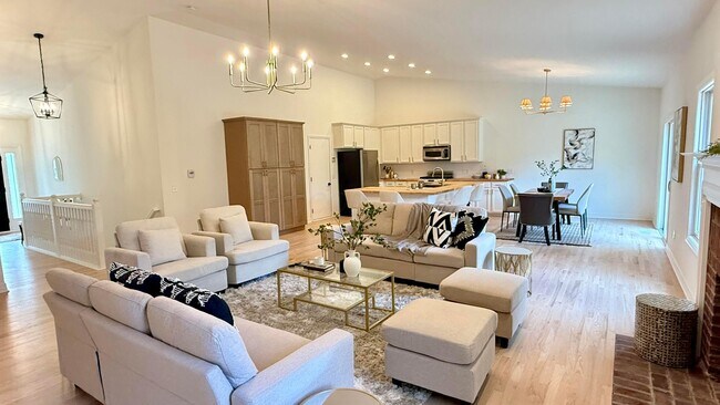 Building Photo - 4256 Landhigh Lakes Dr