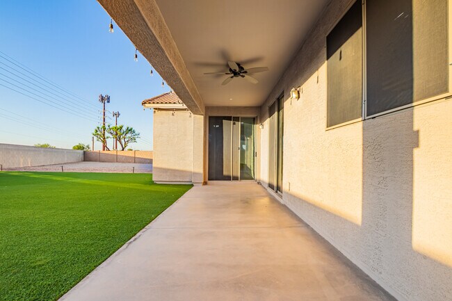 Building Photo - 35376 N Murray Grey Dr