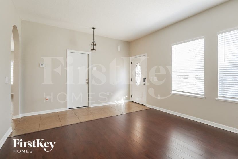 Building Photo - 6 Llobell Pl