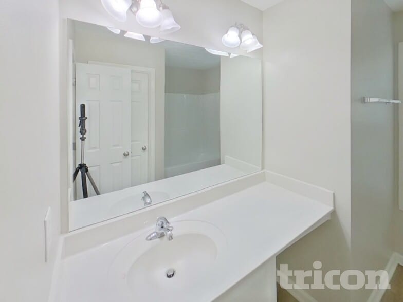 Building Photo - 305 Little Creek Rd SE