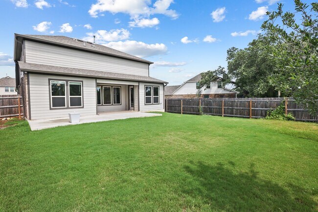 Building Photo - 4 Bedroom/3 bath home Southglen Subdivision