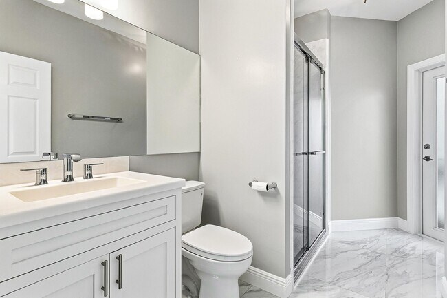 Building Photo - 12403 Cascades Pointe Dr