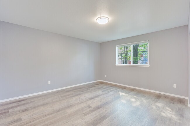 Building Photo - 4028 S Lawrence St