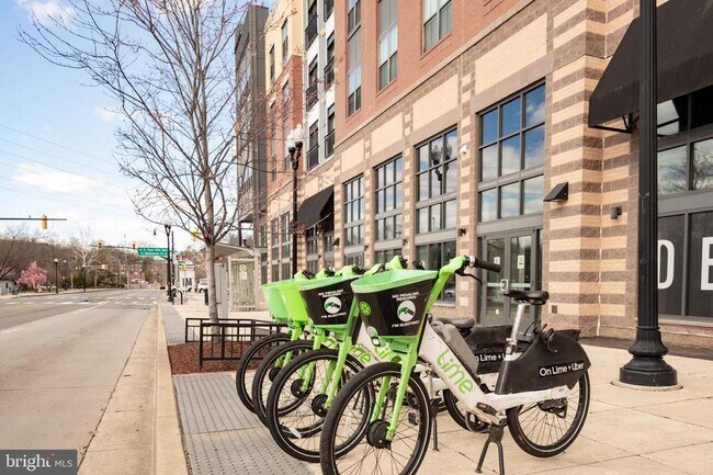 Building Photo - 989 S Buchanan St