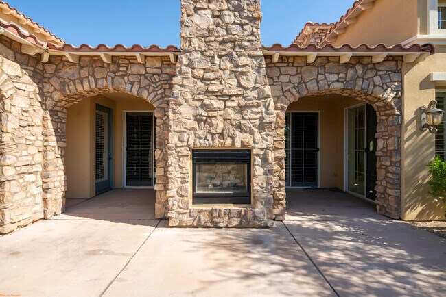 Building Photo - 1021 Via Fortuna