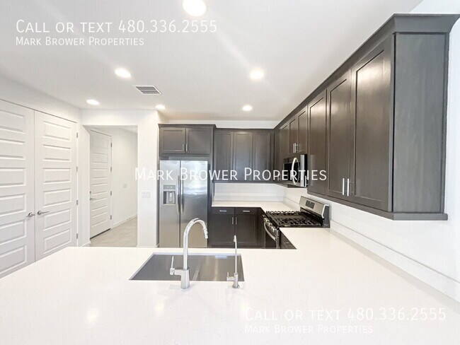 Building Photo - 4119 E Sagebrush St