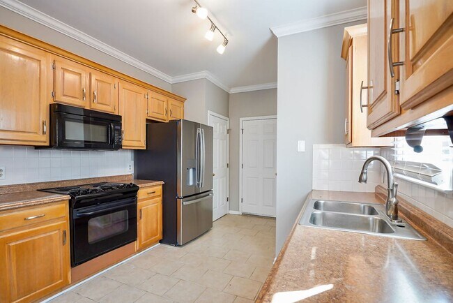 Building Photo - Vestavia Hills - cute and ready to move in NOW!