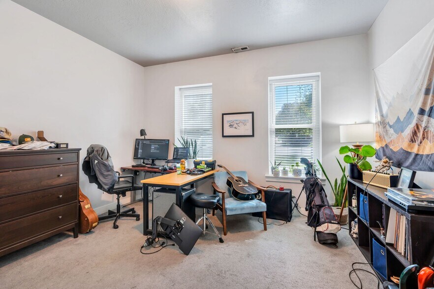 Building Photo - 854 S 700 E