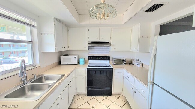 Building Photo - 300 Valley Stream Dr