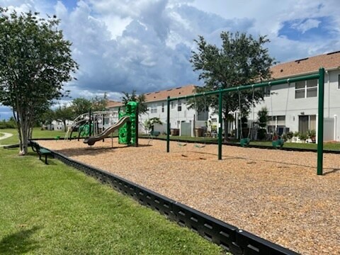 Building Photo - 2452 Hassonite St