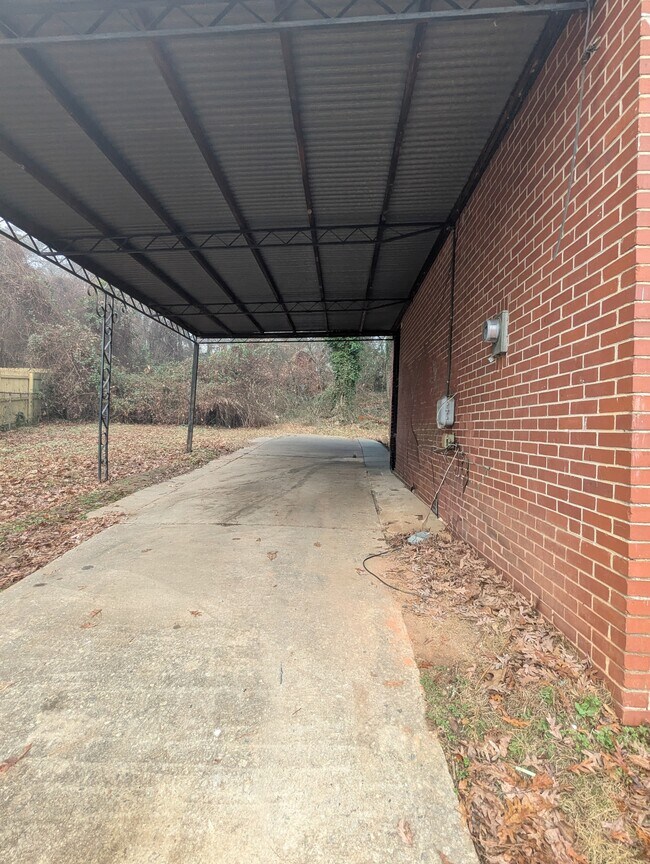 Building Photo - 336 Triumph Cir SE