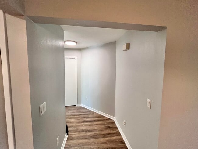 Building Photo - 55 Bay Dr