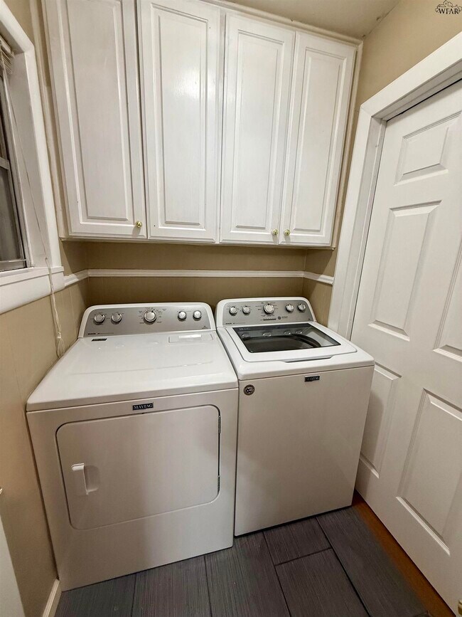 Building Photo - 2101 Jones St