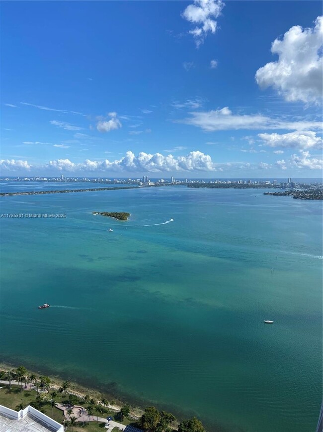 Primary Photo - 1750 N Bayshore Dr