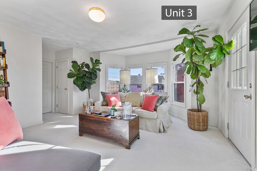 Building Photo - 846 Main St