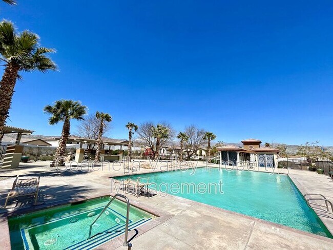 Building Photo - 11611 S Crescent St