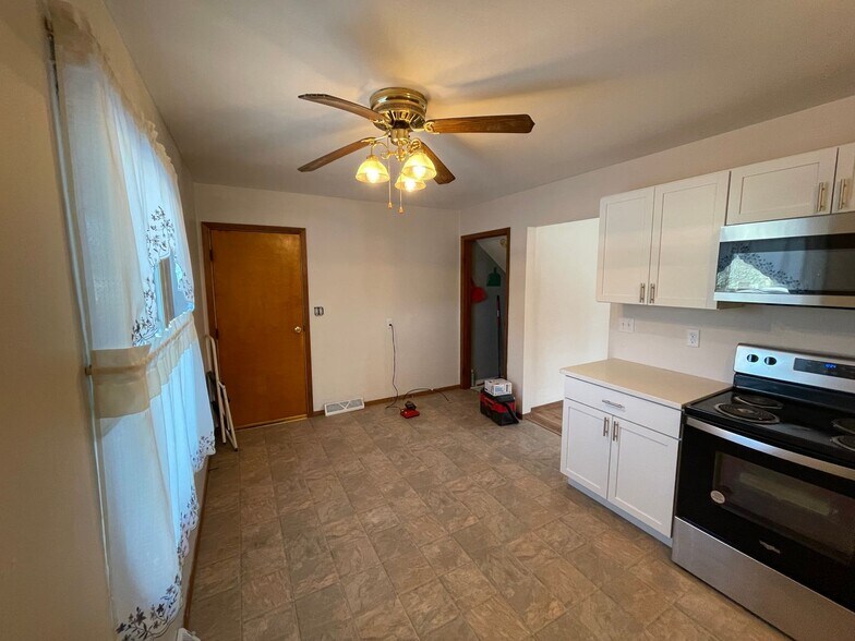 Building Photo - 308 S Main St