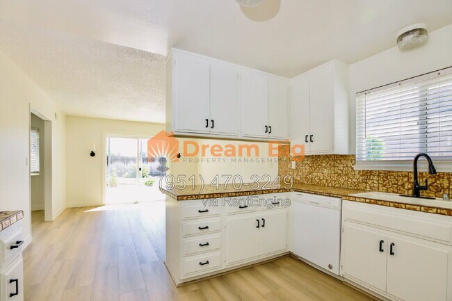 Building Photo - 5155 Harriett Cir