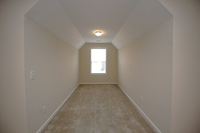 Building Photo - Walking distance to Downtown Sugar Hill!