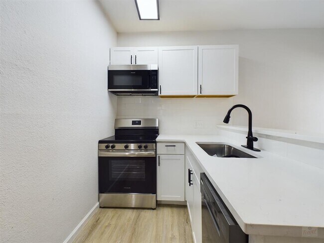 Building Photo - 2815 Rio Grande St