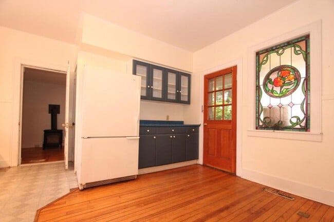 Building Photo - 8 S Union St