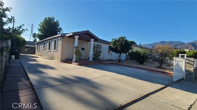 Primary Photo - 425 Santa Paula Ave