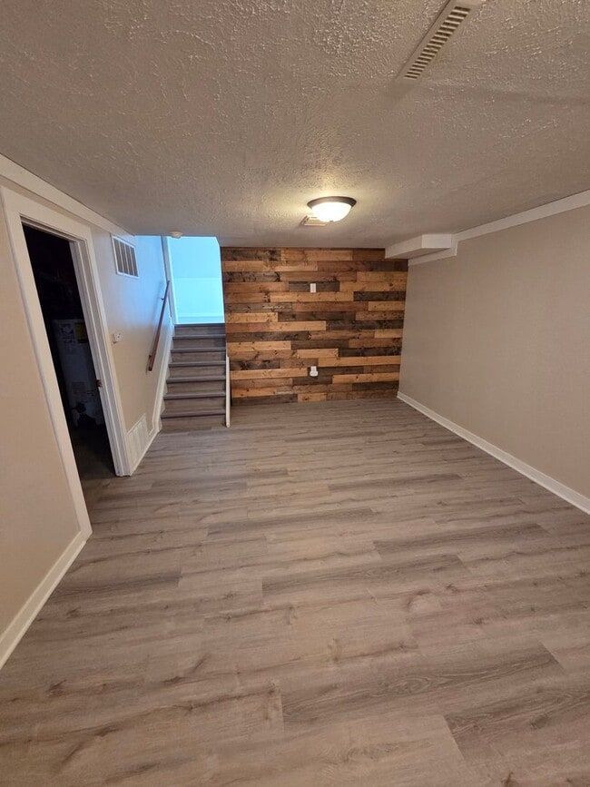 Building Photo - 3 bed, 2 bath, 1 car garage, fenced backyard, newly remodeled!