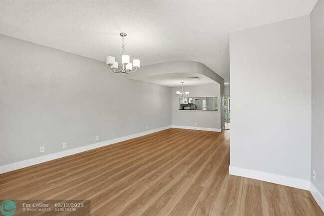 Building Photo - 4903 SW 31st Terrace