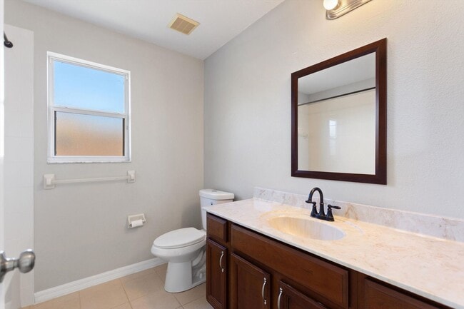 Building Photo - Spacious and beautifully maintained 5-bedroom, 3.5-bathroom two-story home