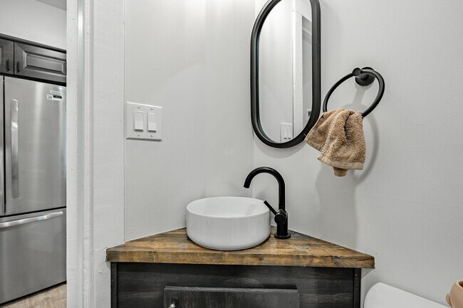 Building Photo - 324-326 Darby Rd-1R