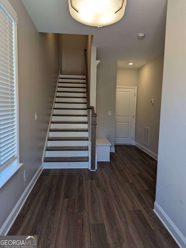 Building Photo - 201 Spike Trl SE