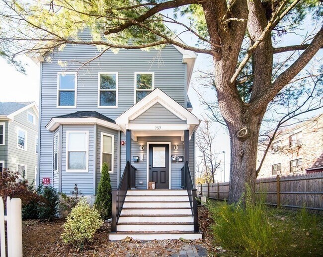 Building Photo - 757 Washington St